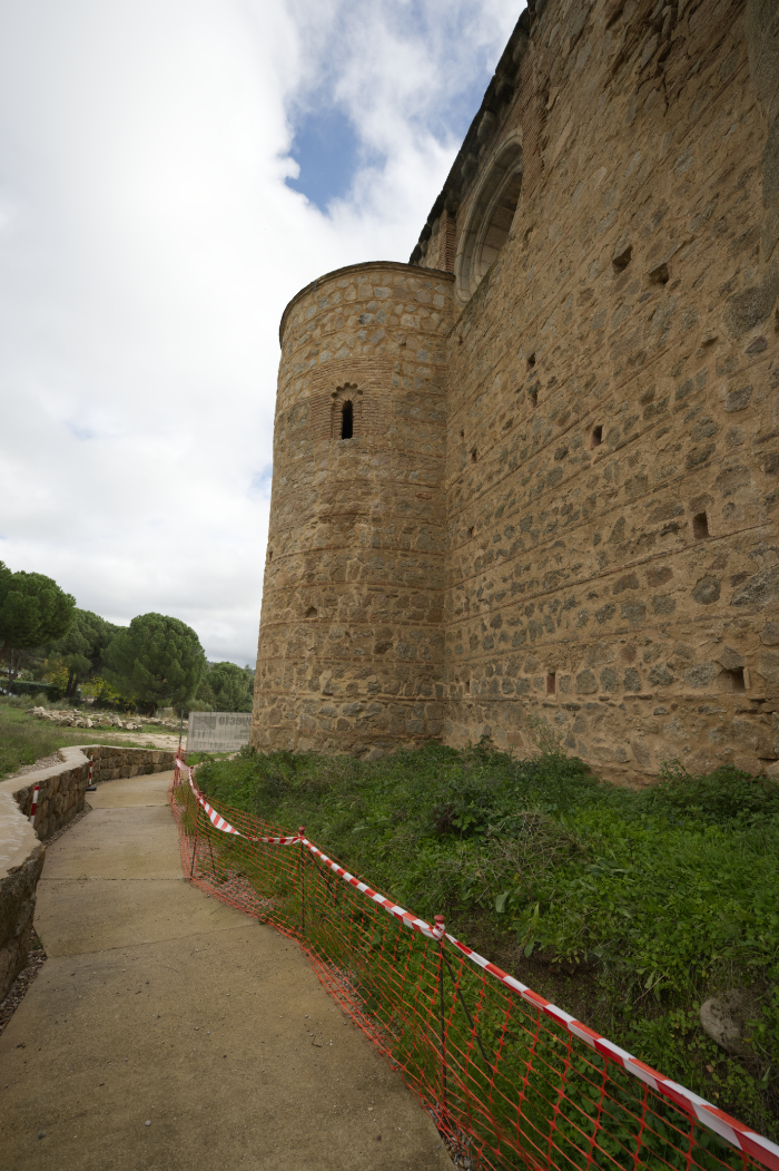 Vista externa del crucero y capilla de los muertos de la iglesia del monasterio de Valdeiglesias